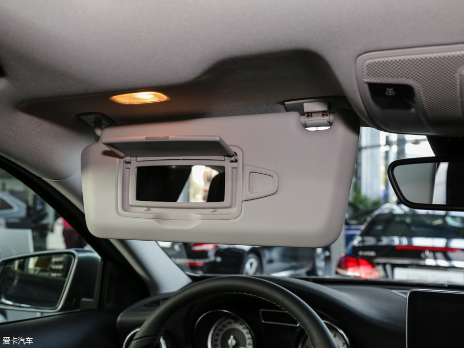 2016YGLA GLA 220 4MATIC A