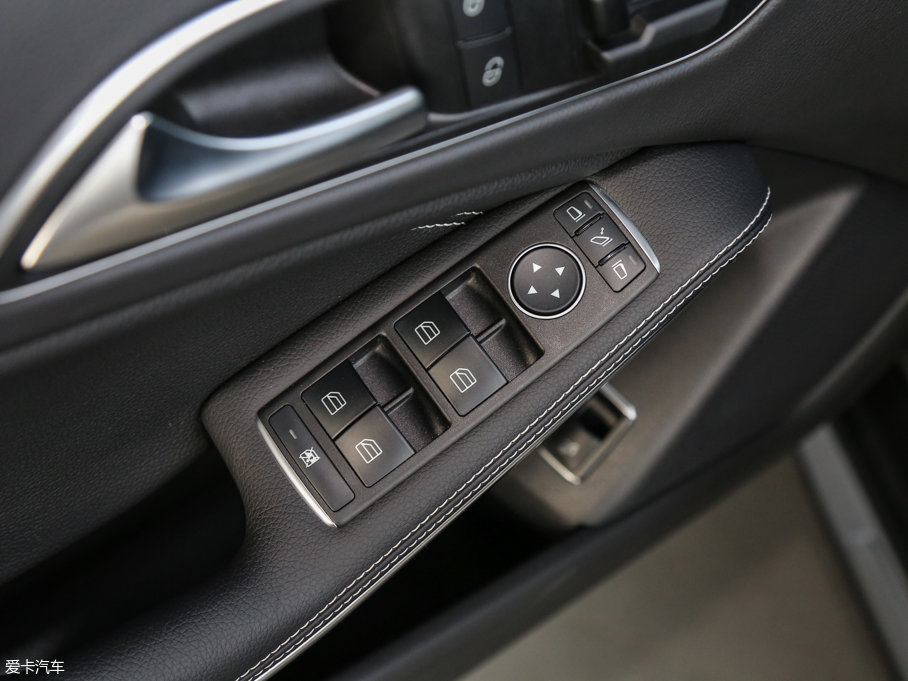 2016YGLA GLA 220 4MATIC A