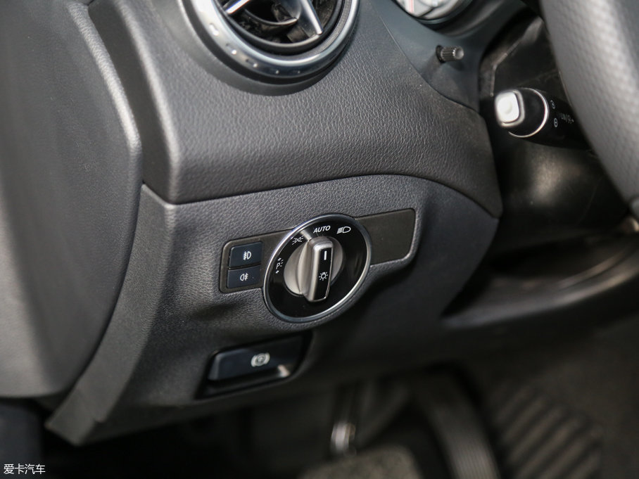 2016YGLA GLA 220 4MATIC A