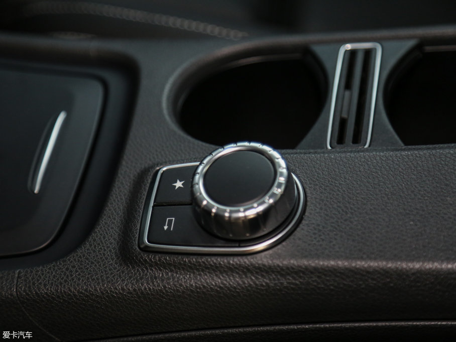 2016YGLA GLA 220 4MATIC A