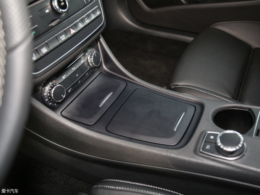 2016YGLA GLA 220 4MATIC A