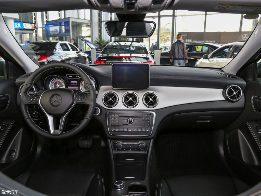 2016YGLA GLA 220 4MATIC A