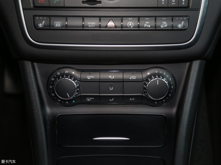 2016YGLA GLA 220 4MATIC A