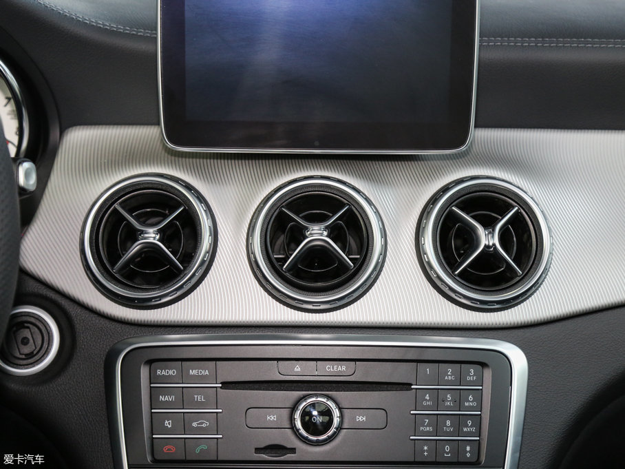 2016YGLA GLA 220 4MATIC A