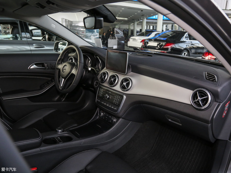 2016YGLA GLA 220 4MATIC A