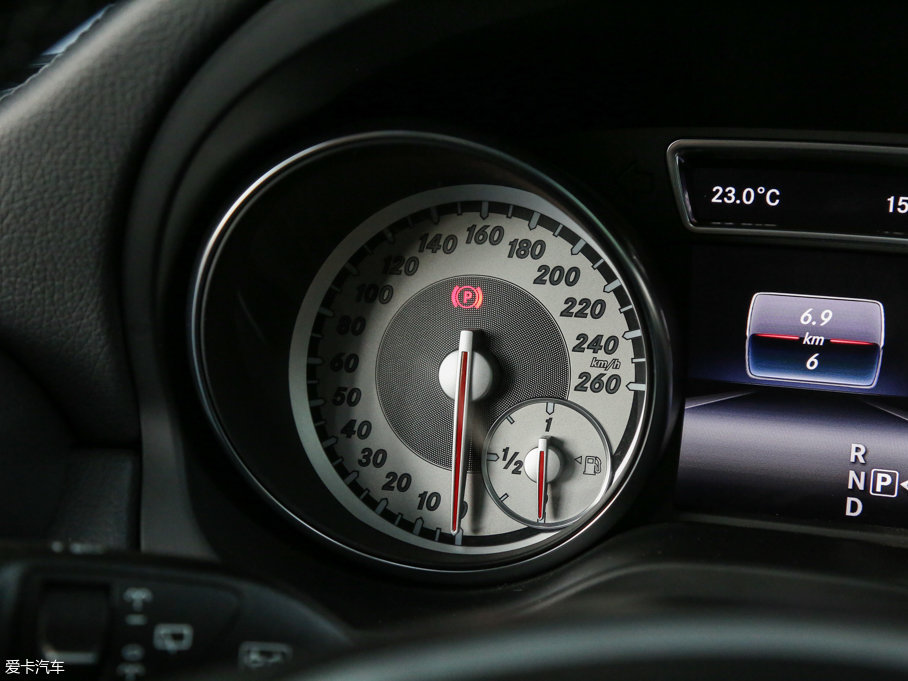 2016YGLA GLA 220 4MATIC A