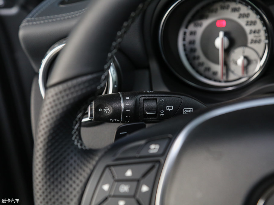 2016YGLA GLA 220 4MATIC A