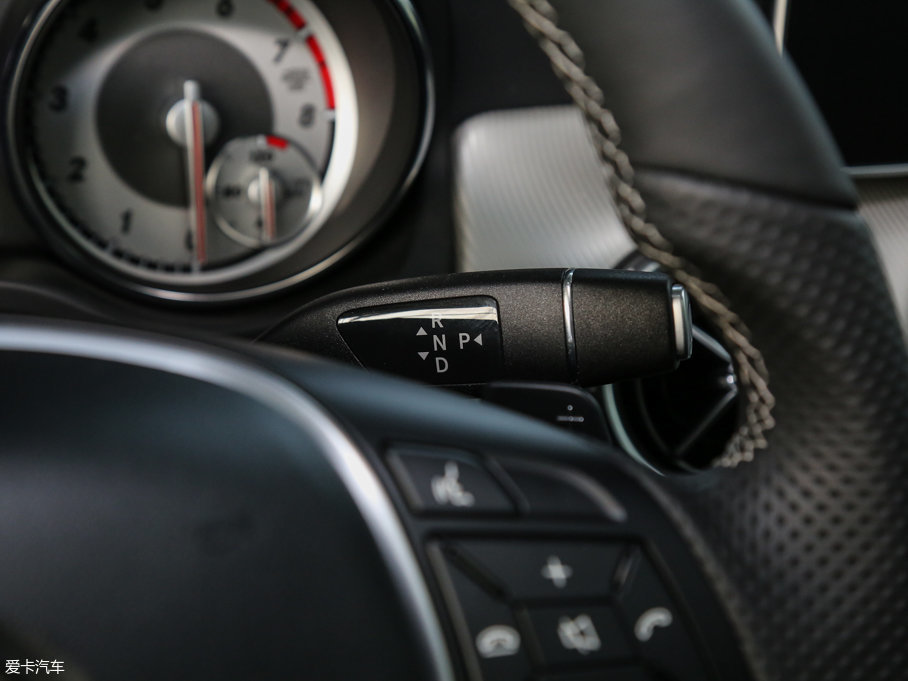 2016YGLA GLA 220 4MATIC A