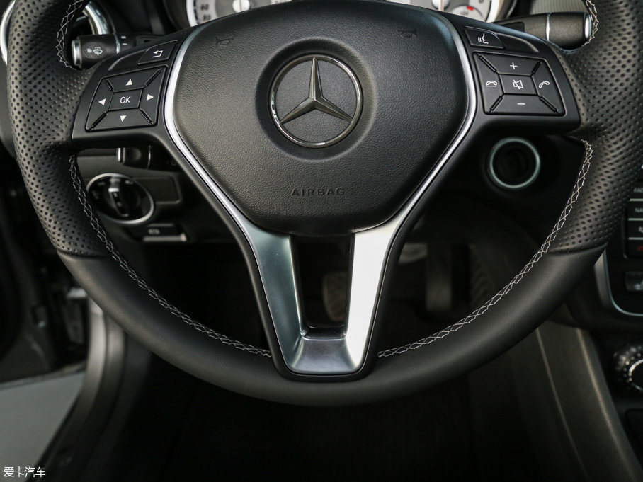 2016YGLA GLA 220 4MATIC A