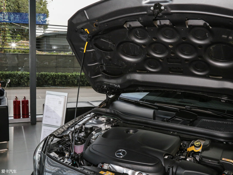 2016YGLA GLA 220 4MATIC A