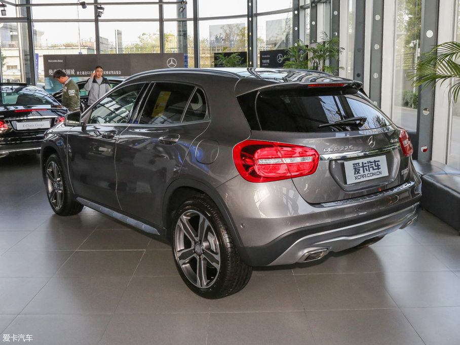 2016YGLA GLA 220 4MATIC A