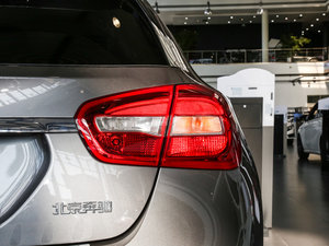 2016款GLA 200 动感型 尾灯