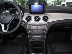2016款GLA 200 动感型 中控台