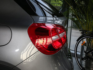 2016GLA 220 4MATIC A ^