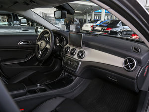 2016款GLA 220 4MATIC 豪华型 中控区