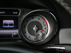 2016款GLA 220 4MATIC 豪华型 中控区