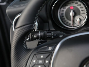 2016款GLA 220 4MATIC 豪华型 中控区