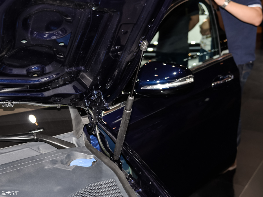 2016��YE�� E 300L ���A��