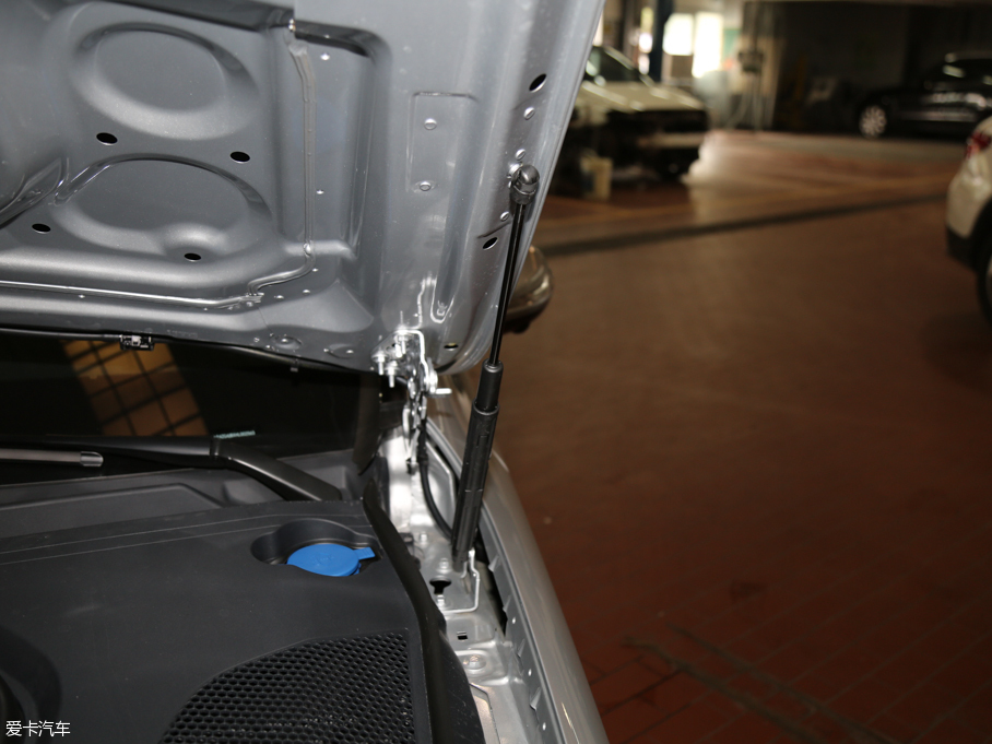 2016YE E 300L \ӺA