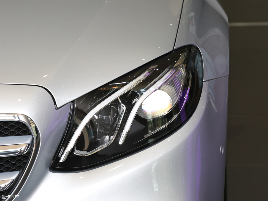 2016YE E 300L \ӺA