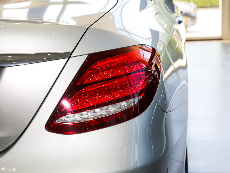 2016YE E 300L \ӺA