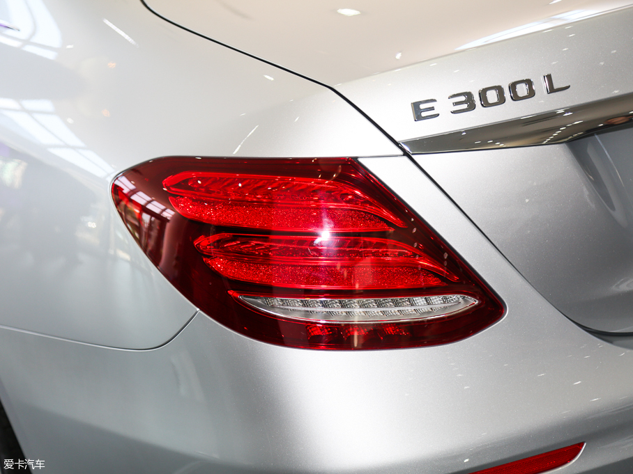 2016YE E 300L \ӺA