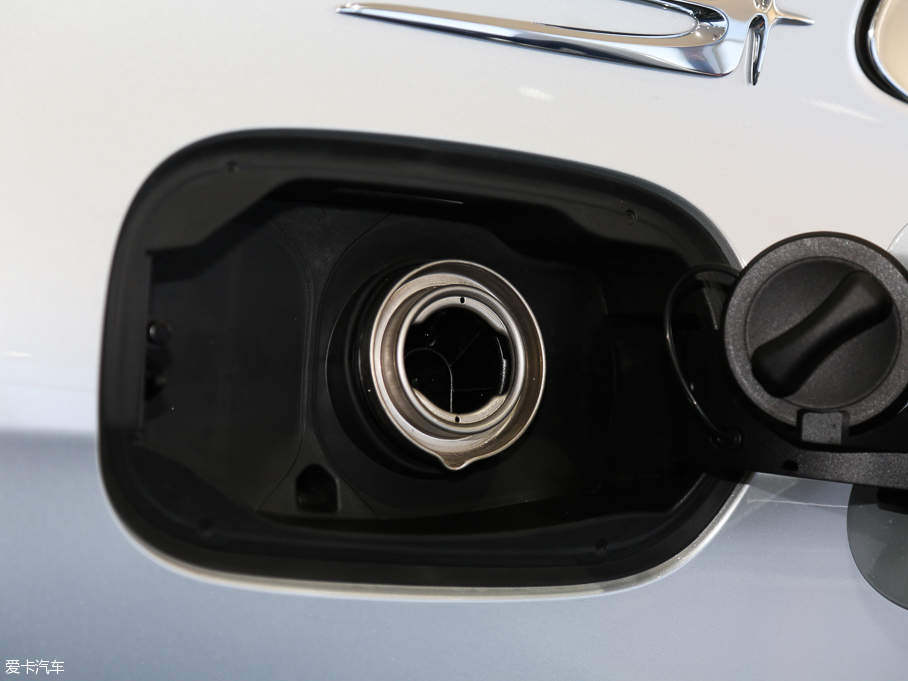 2016YE E 300L \ӺA