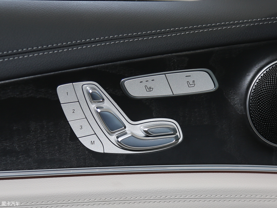 2016YE E 300L \ӺA