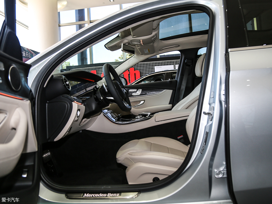 2016YE E 300L \ӺA