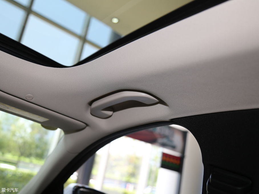 2016YE E 300L \ӺA