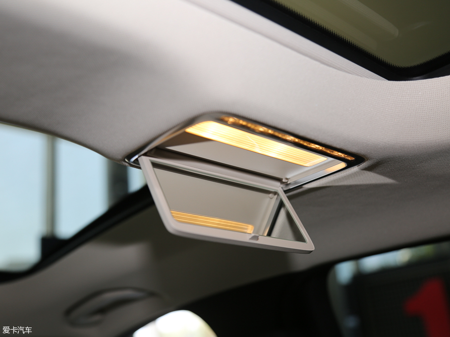 2016YE E 300L \ӺA