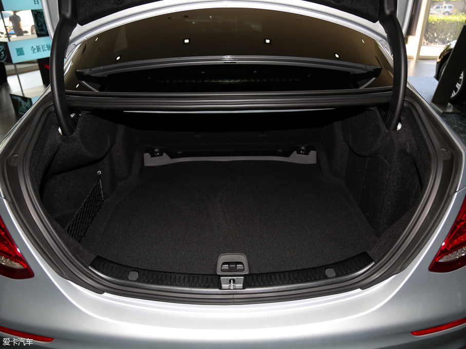 2016YE E 300L \ӺA