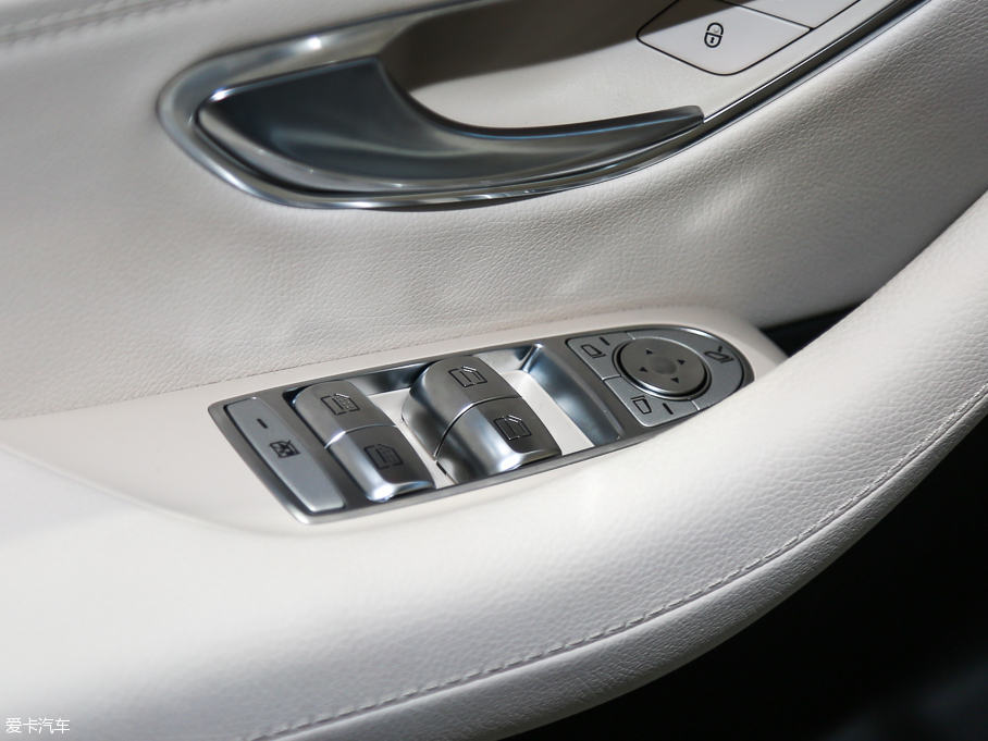 2016YE E 300L \ӺA