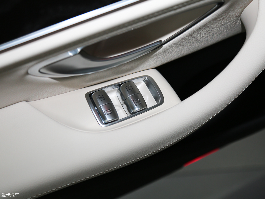 2016YE E 300L \ӺA