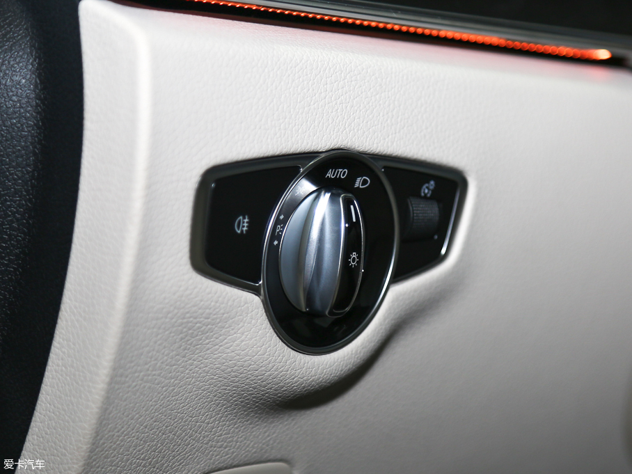 2016YE E 300L \ӺA