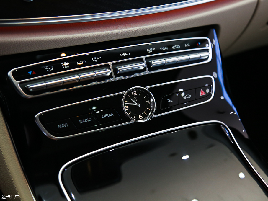 2016YE E 300L \ӺA