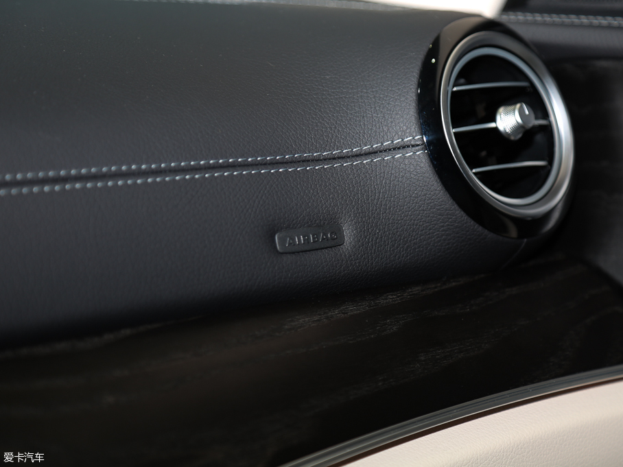 2016YE E 300L \ӺA