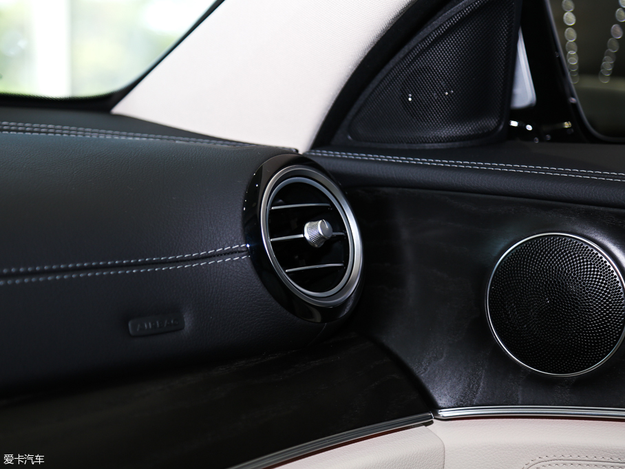 2016YE E 300L \ӺA