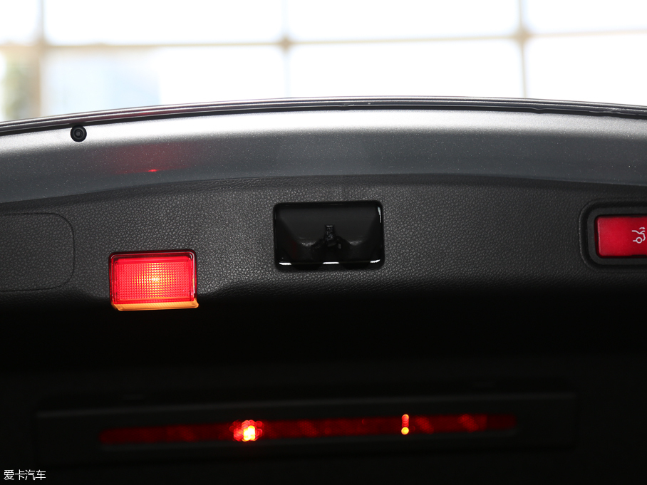 2016YE E 300L \ӺA