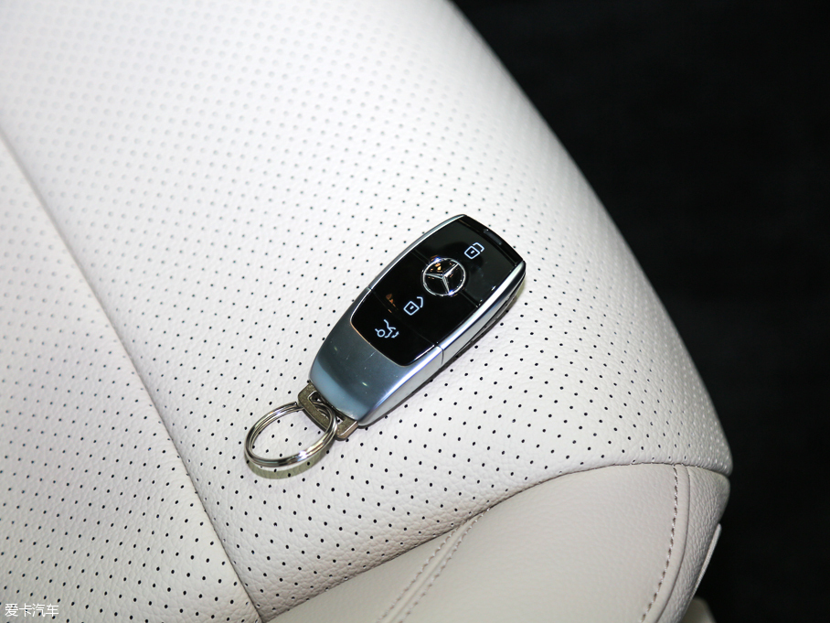 2016YE E 300L \ӺA