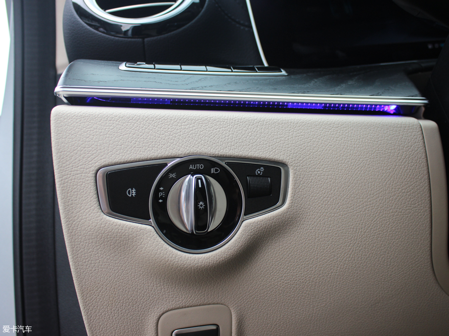 2016YE E 300L \ӺA