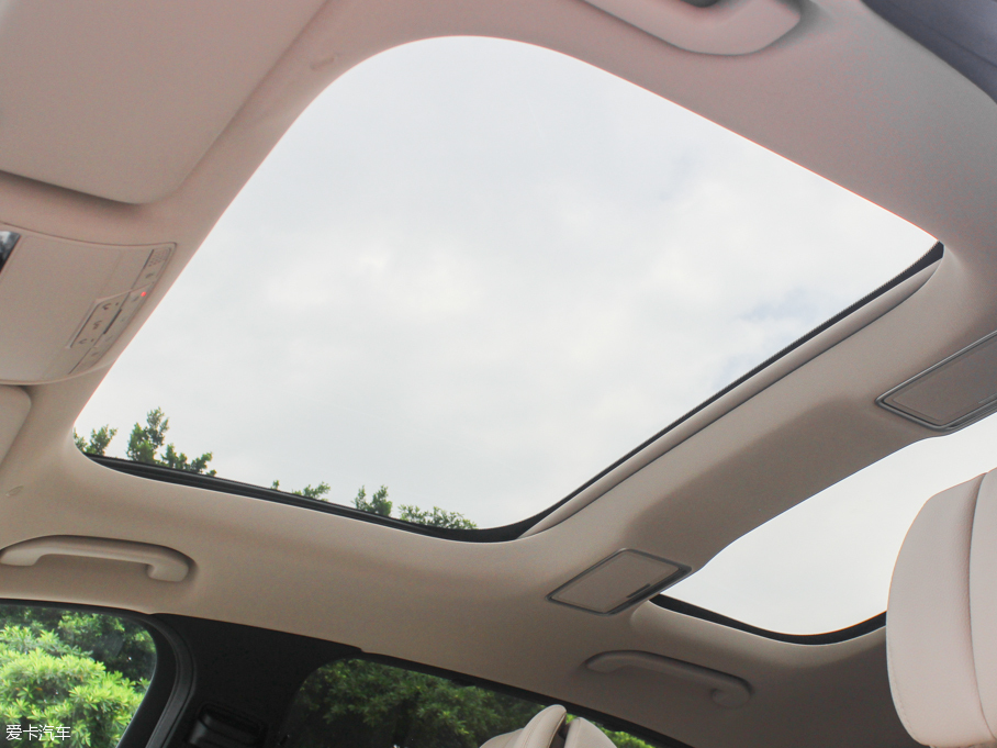 2016YE E 300L \ӺA