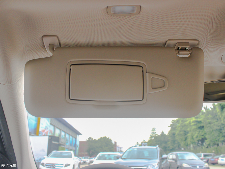 2016YE E 300L \ӺA