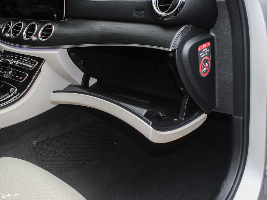 2016YE E 300L \ӺA