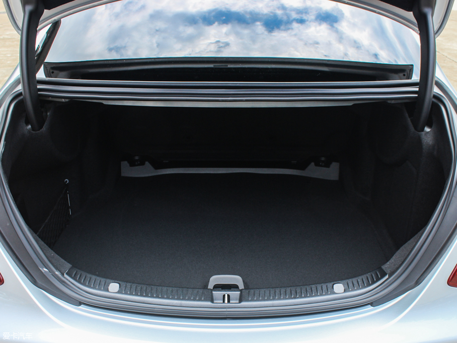 2016YE E 300L \ӺA