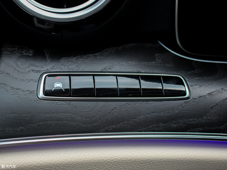 2016YE E 300L \ӺA