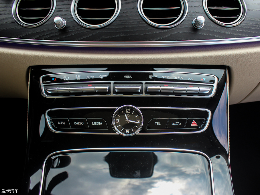 2016YE E 300L \ӺA