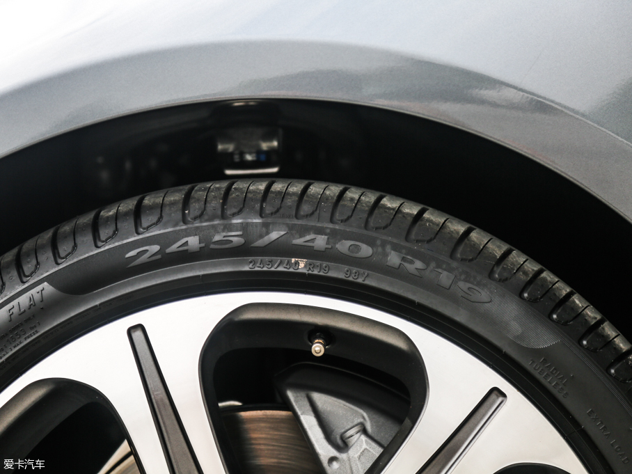 2016YE E 300L \ӺA