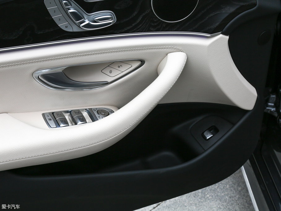 2016YE E 300L \ӺA