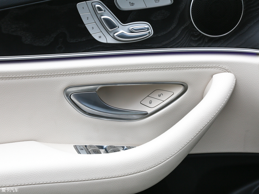 2016YE E 300L \ӺA